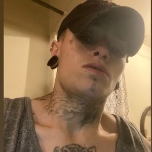 Meet your Posher, Tee